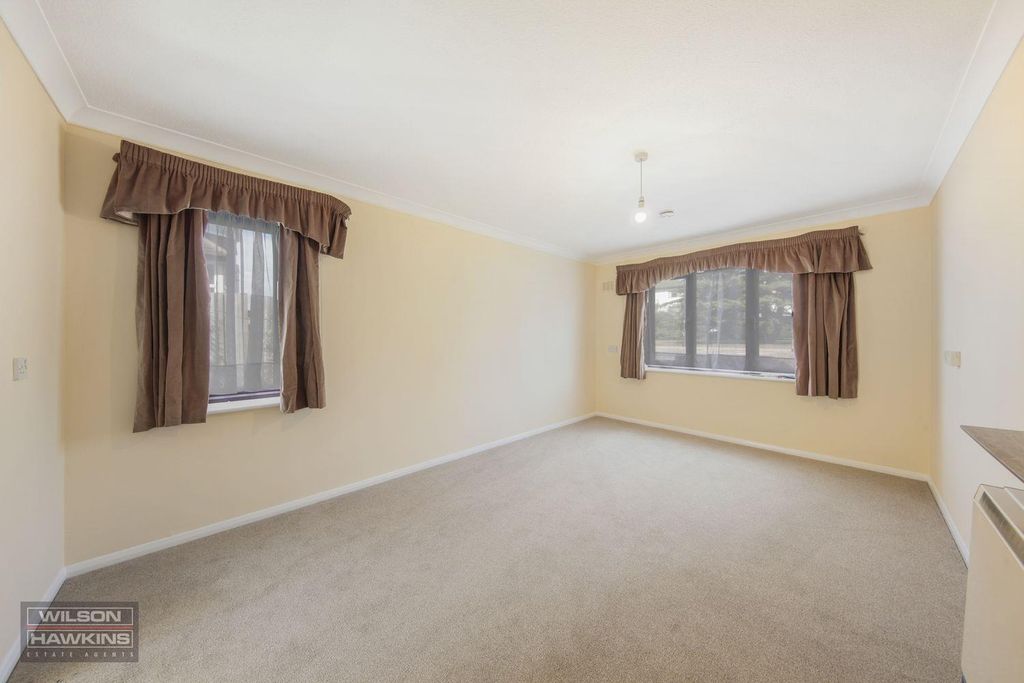Property photo 2 of 12 33 Betjeman Close - Pzbj0Wvma3Kwx1Xtgvpa.Jpg