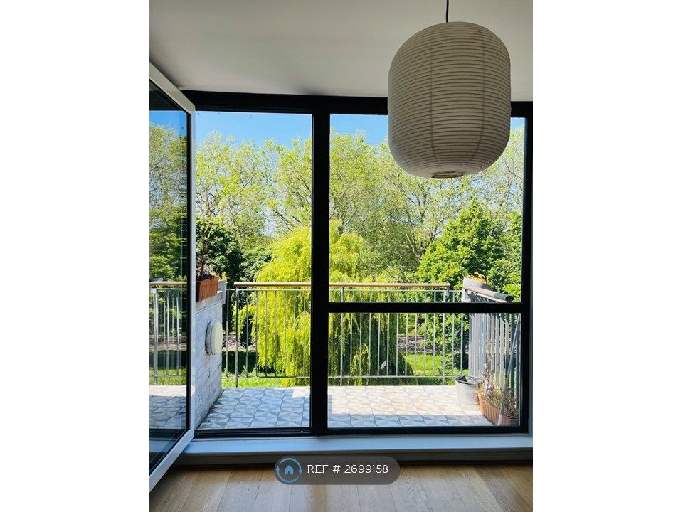 Property photo 2 of 13 Balcony Overlooking Canal And Victoria Park