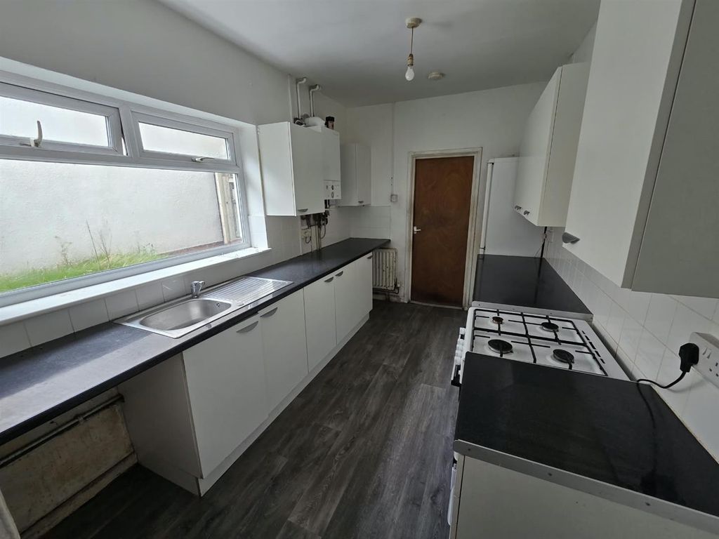 Property photo 2 of 12 Kitchen