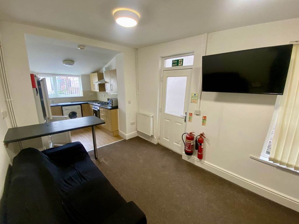 Property photo 1 of 14 Fcfaaec7-98Ec-4E72-9F77-Bfc5d5608842