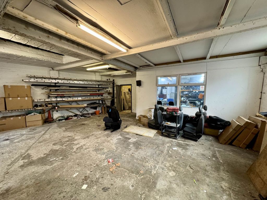 Property photo 3 of 5