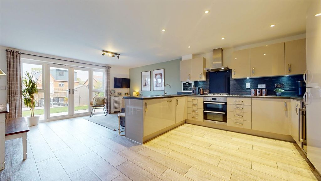 Property photo 2 of 22 10022025_215622.Jpg