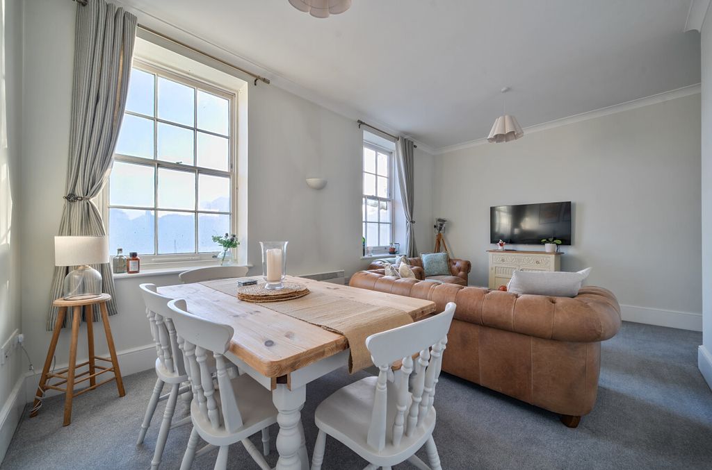 Property photo 2 of 11 1372151-1-68Fb3F4...