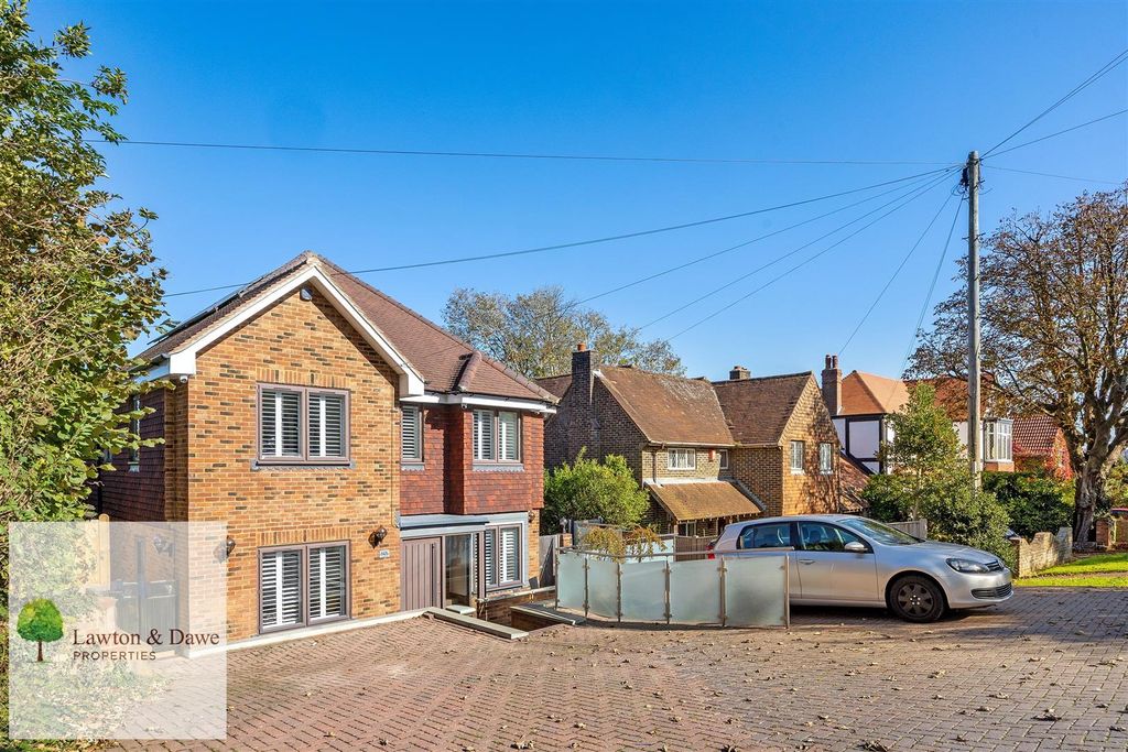 Property photo 1 of 22 Tongdean Lane, 84A-004.Jpg