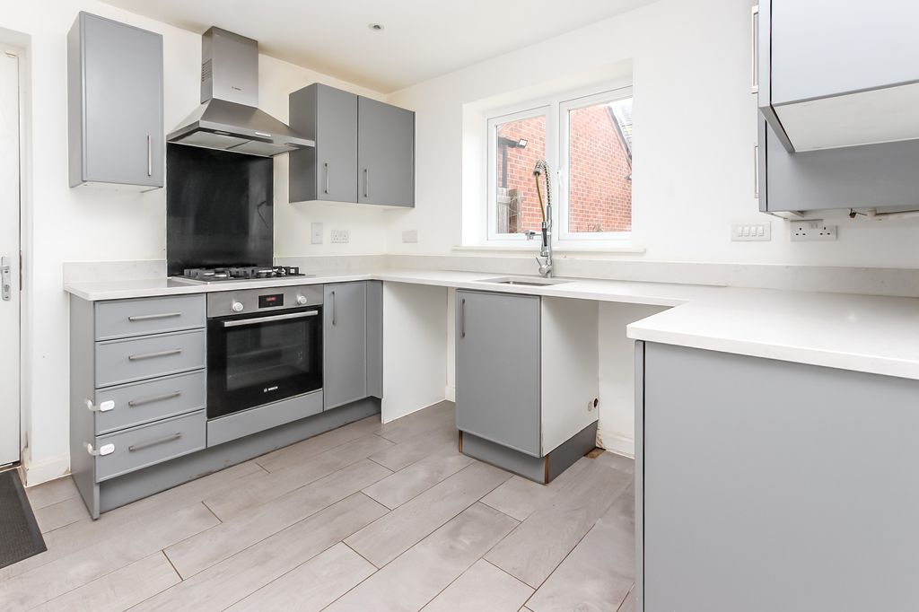 Property photo 3 of 10 Kitchen