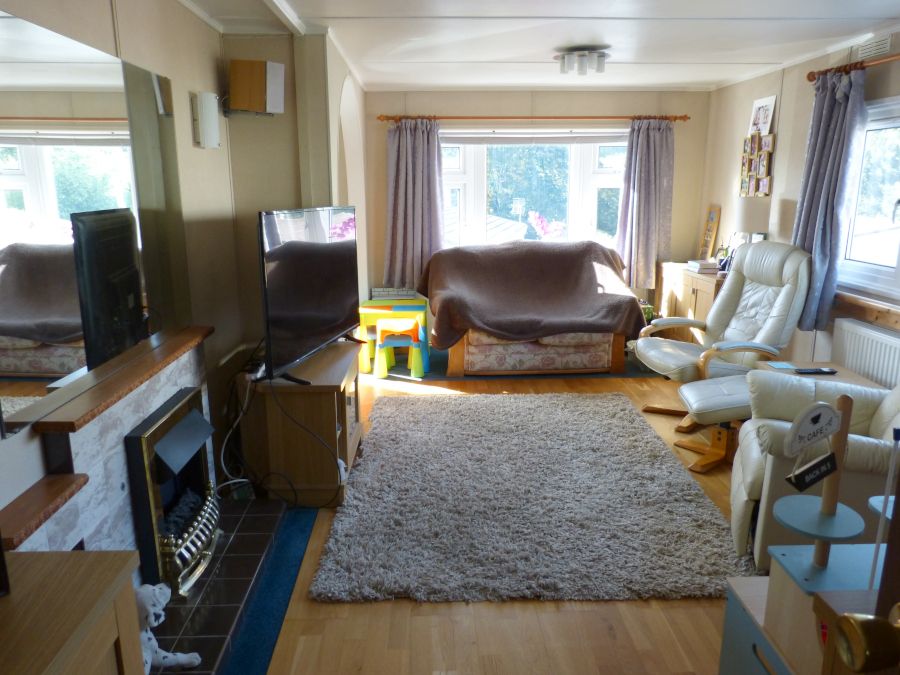 Property photo 3 of 17 Lounge