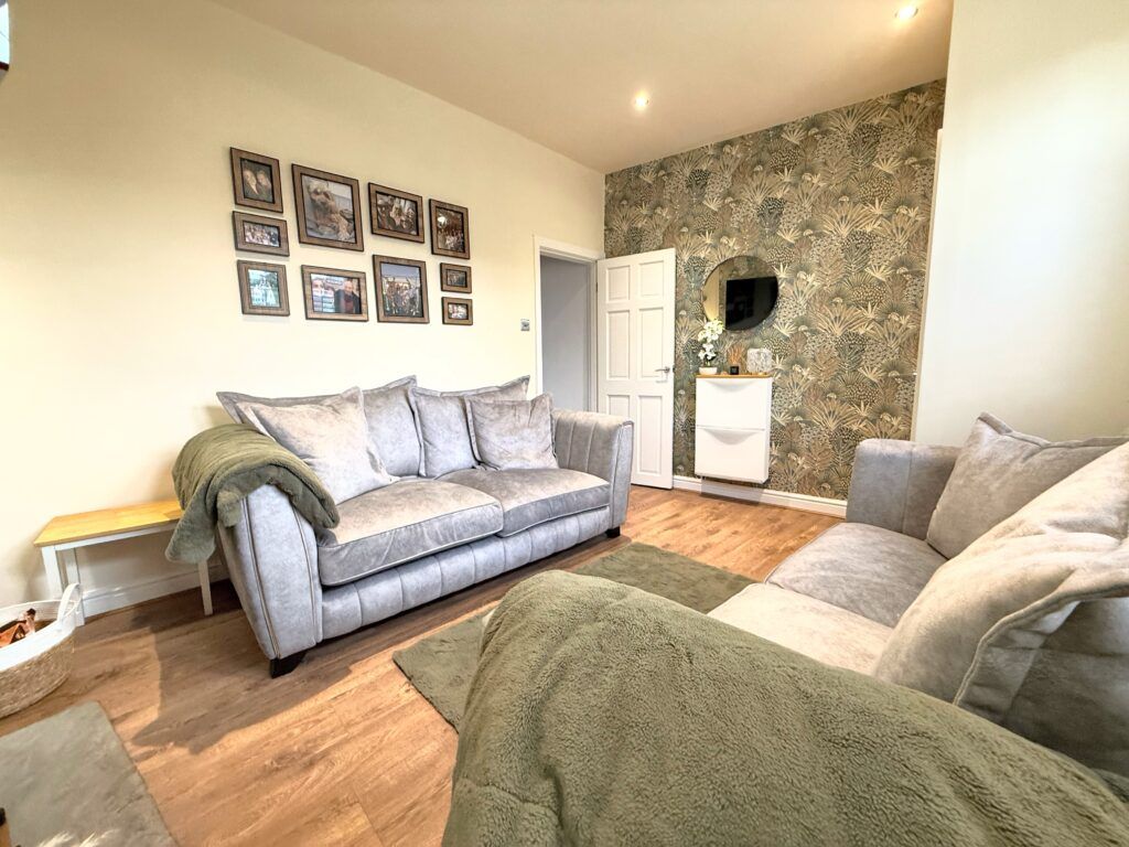 Property photo 2 of 27