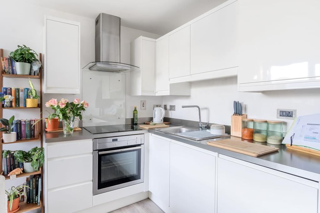 Property photo 3 of 10 Kitchen