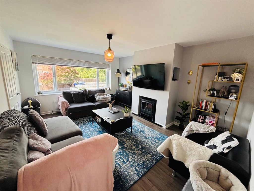 Property photo 2 of 20 Living Room: