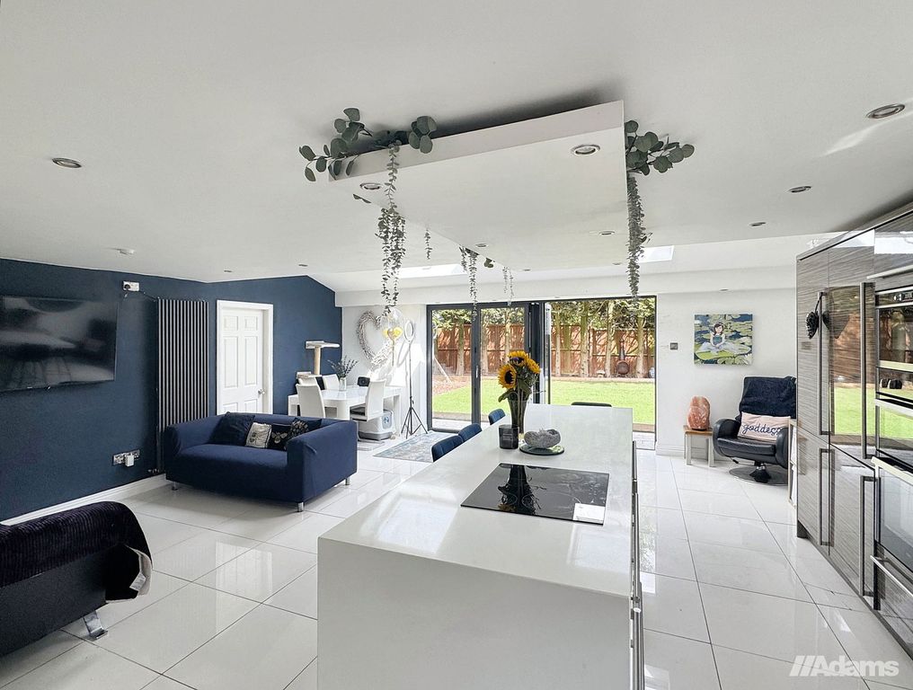 Property photo 2 of 31