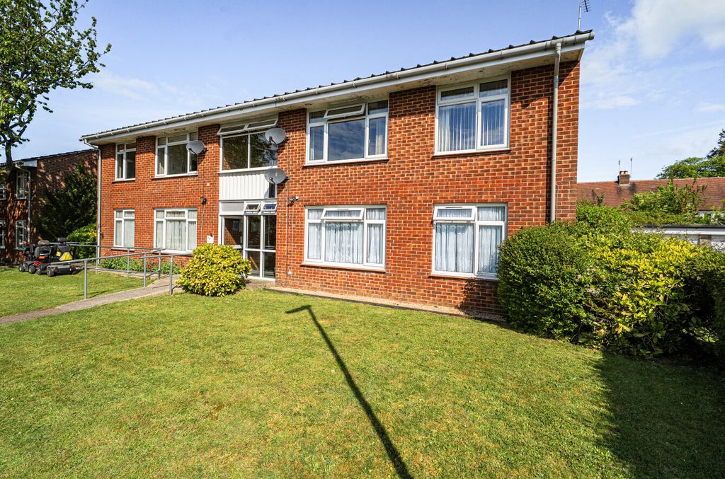 Property photo 1 of 11 1452861-15-69Fb22...