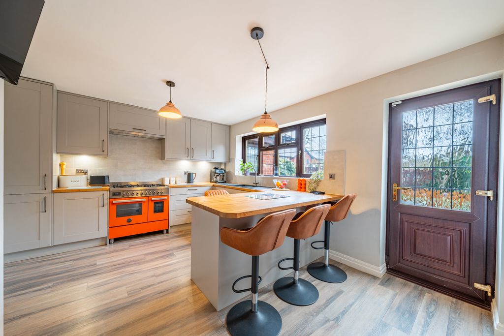 Property photo 3 of 25