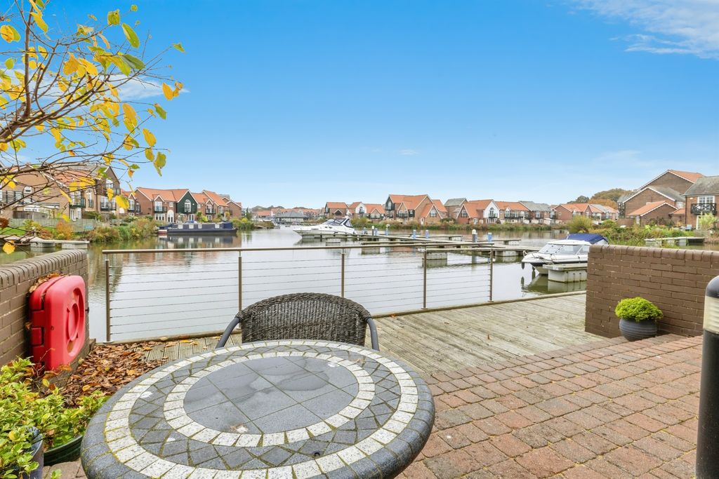 Additional image 15 of 2 bed flat for saleMarine Approach, Burton Waters, Lincoln LN1