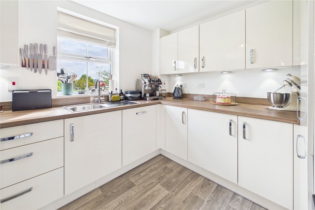 Property photo 3 of 14 Kitchen