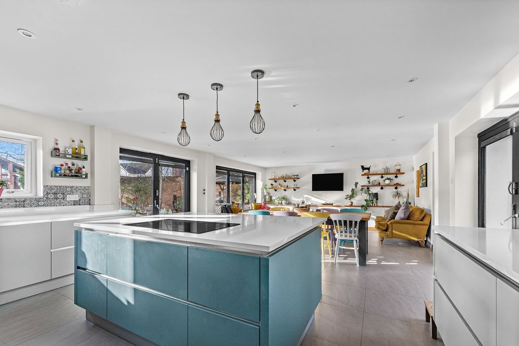 Property photo 2 of 21