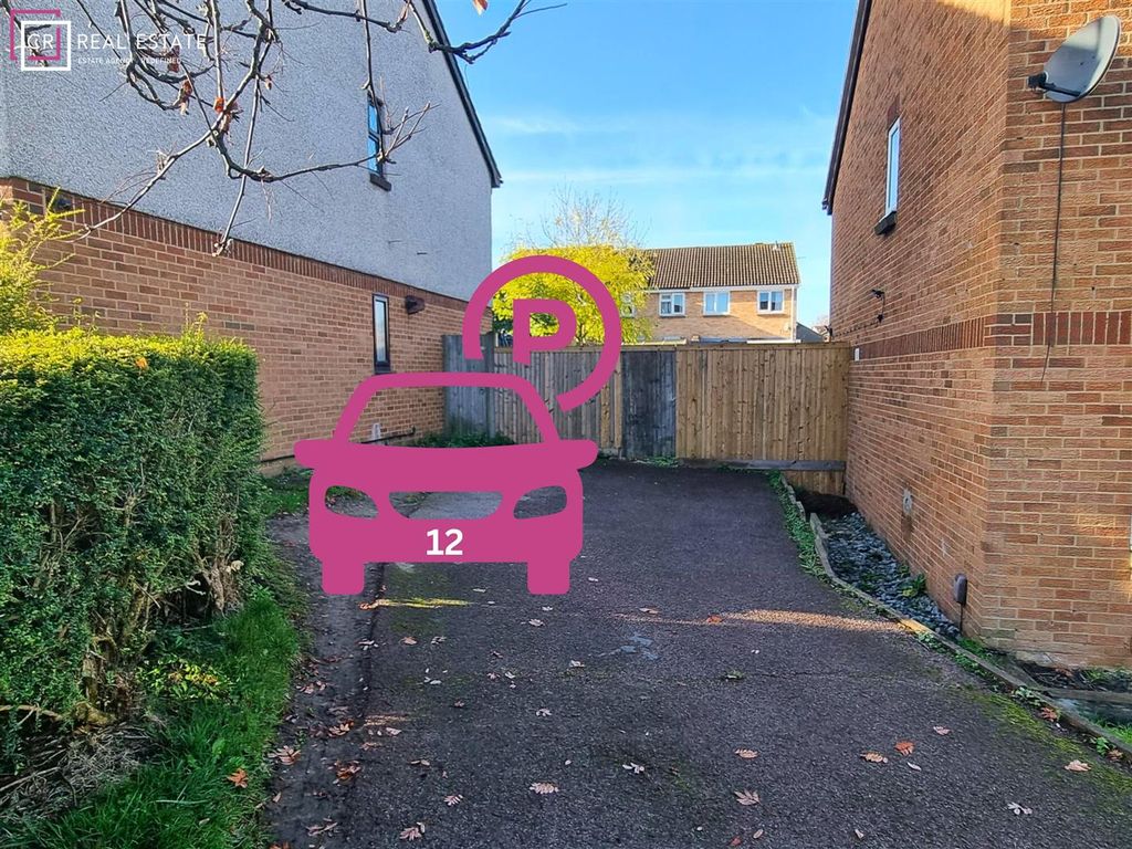 Property photo 3 of 8 Parking