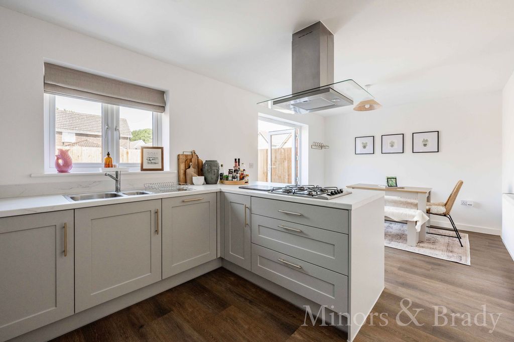 Property photo 2 of 22