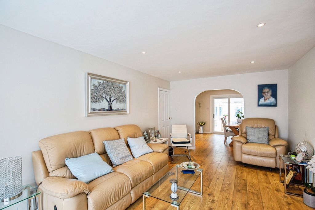 Property photo 3 of 23 Pbox-Img.Jpg
