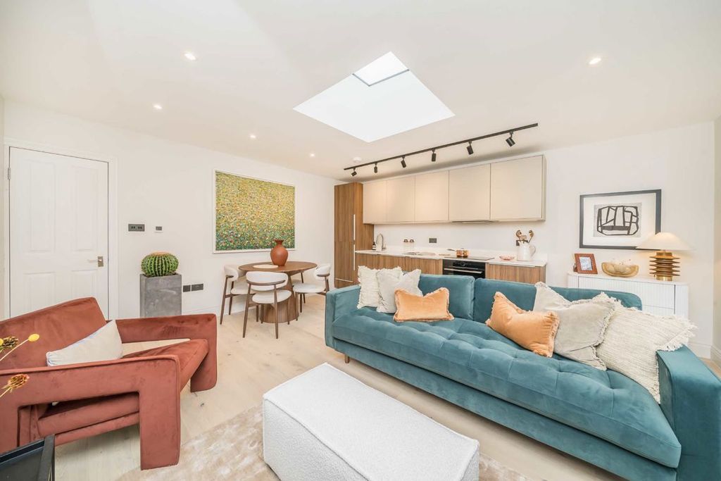 Property photo 3 of 8