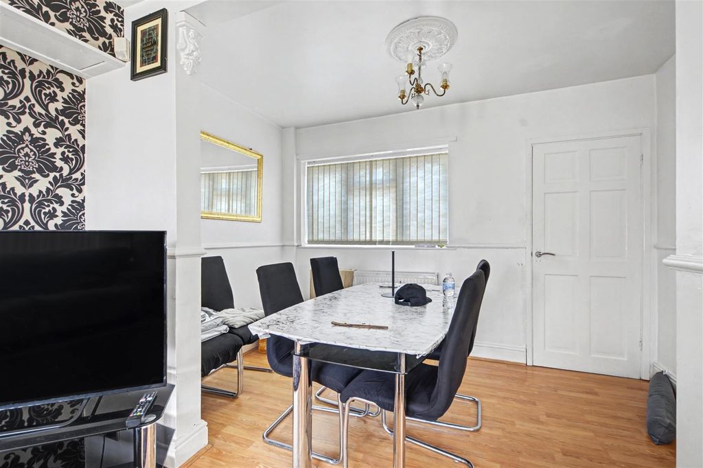 Property photo 3 of 16 Dining Area.Jpeg