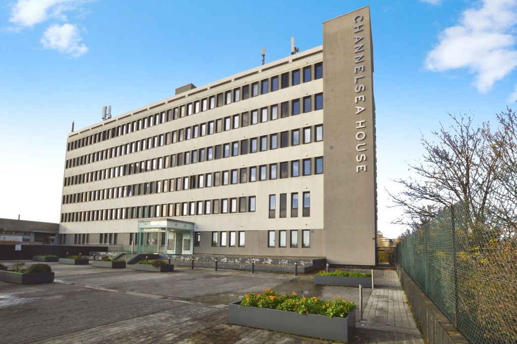 Property photo 1 of 14 Front (Exterior)