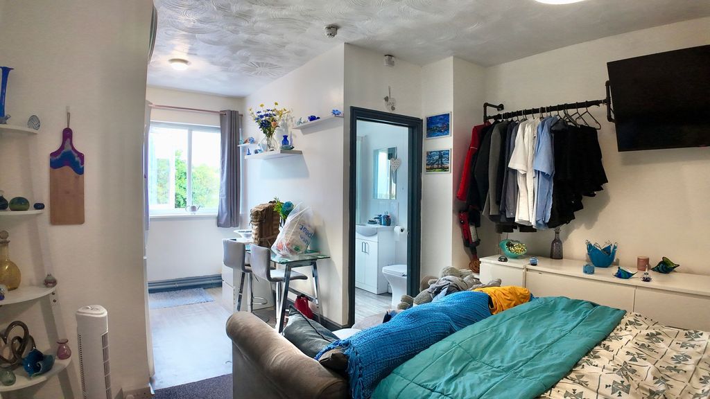 Property photo 3 of 31