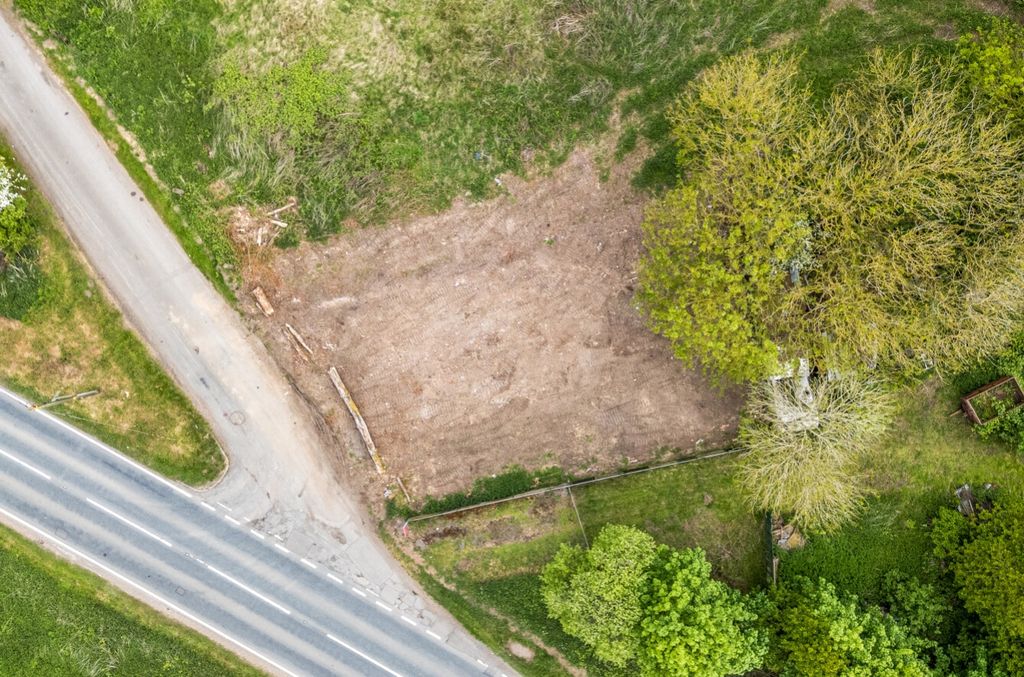 Property photo 2 of 16 1-681E11c2d6584-1287013-Dng-1-1