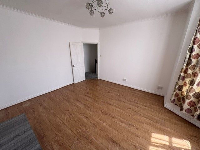 Property photo 2 of 15 Picture No. 27