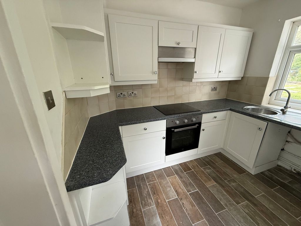 Property photo 3 of 6 Kitchen