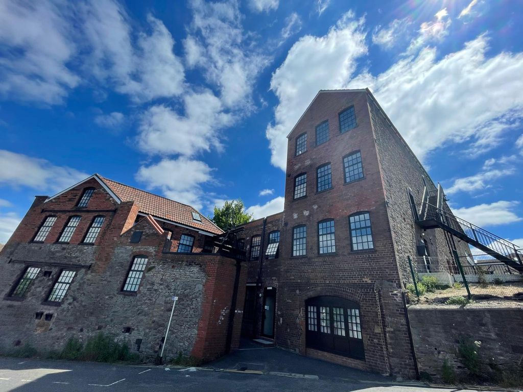 Property photo 1 of 8 Image