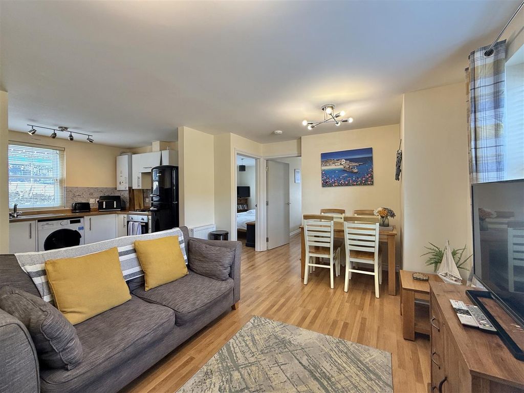 Property photo 2 of 14 Iving Space..Jpg