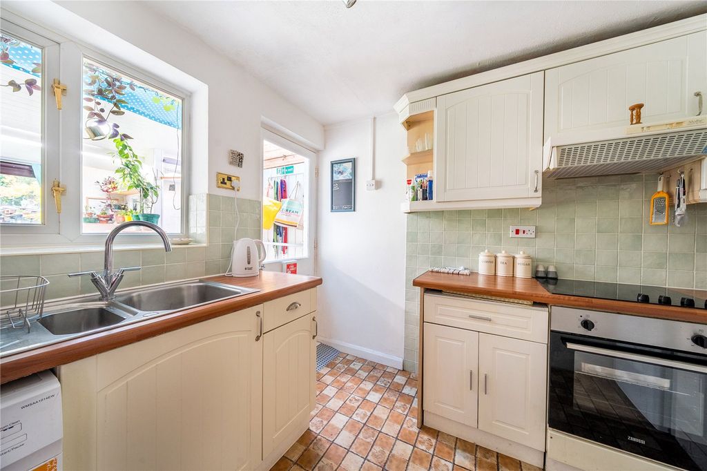 Property photo 2 of 10 Kitchen