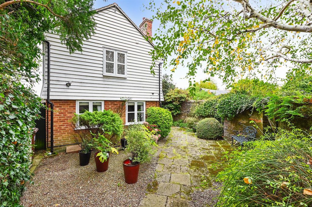 Property photo 1 of 12 Garden Cottage Tn36 (27)