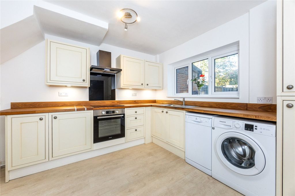 Property photo 2 of 18 Picture No. 28