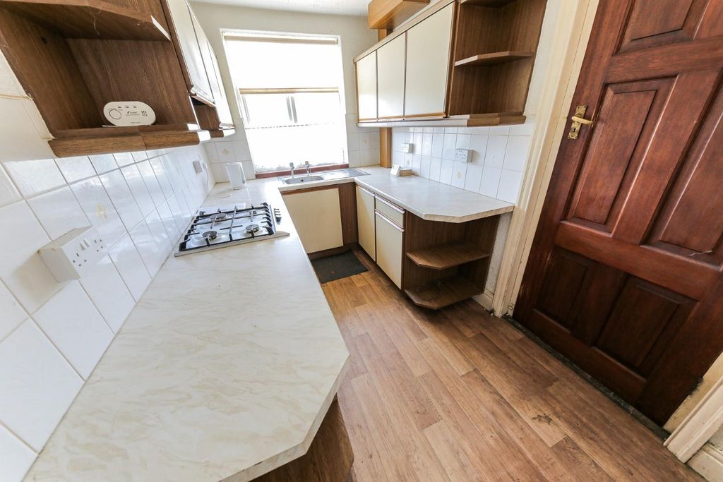 Property photo 3 of 12 Kitchen