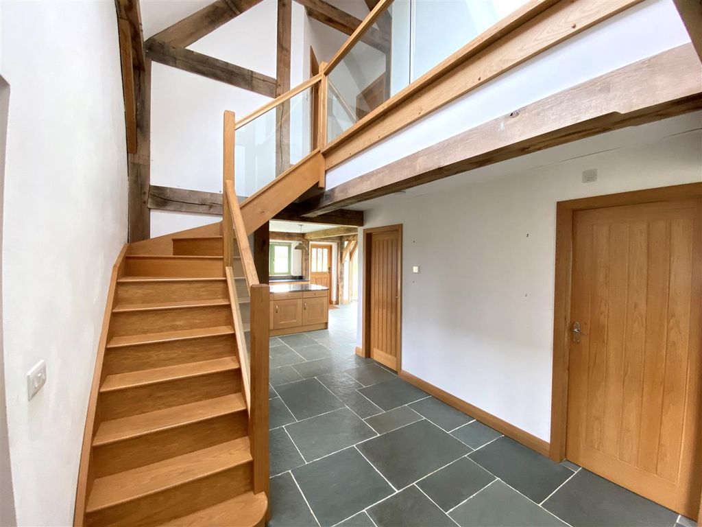 Property photo 2 of 11 Entrance Hall
