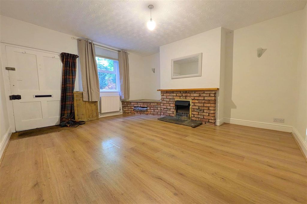 Property photo 2 of 8 Lounge