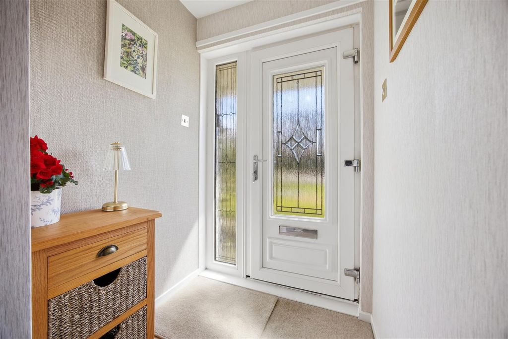 Property photo 3 of 26 75_Laxton_Drive_Lenzie_006.Jpg