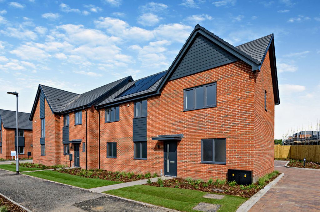 Property photo 1 of 8 8569802-Exterior01-8