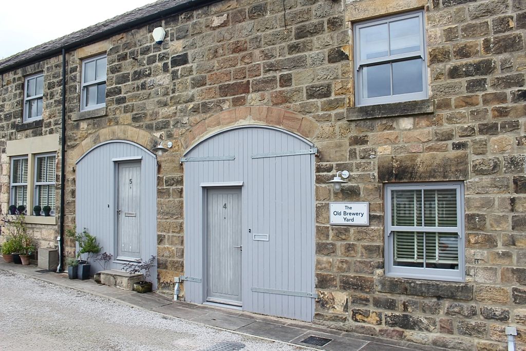 Property photo 1 of 7 Ewemove Harrogate House Front