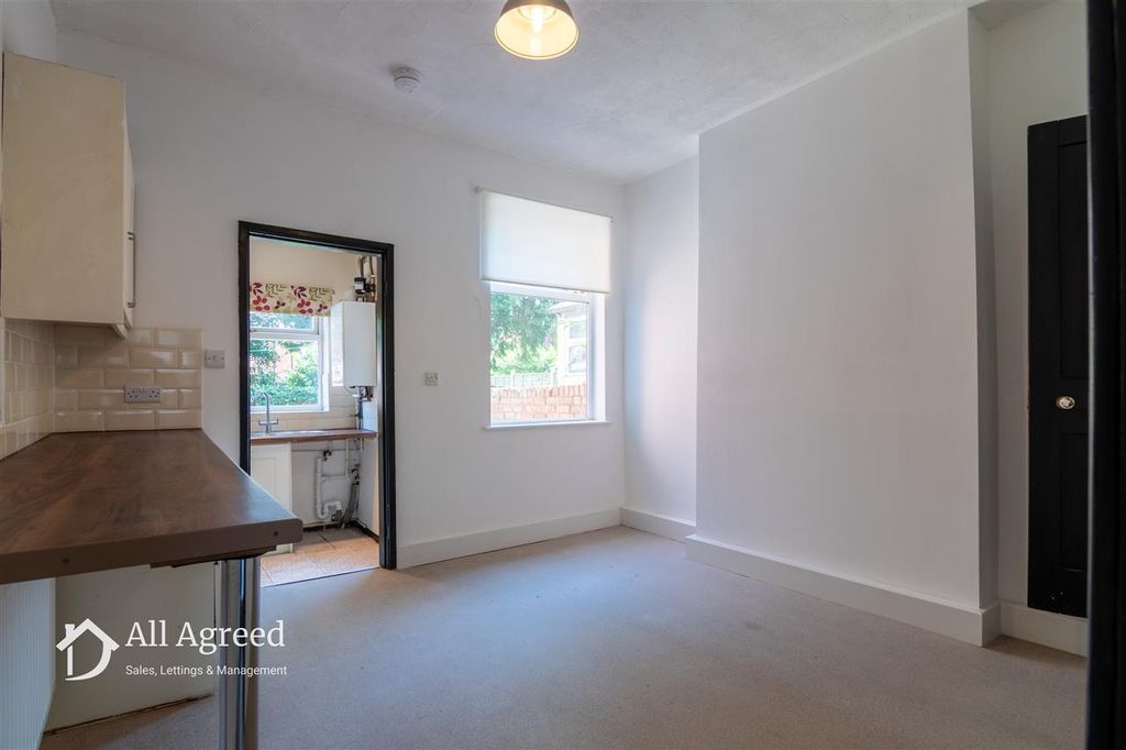 Property photo 3 of 9 Dining Room