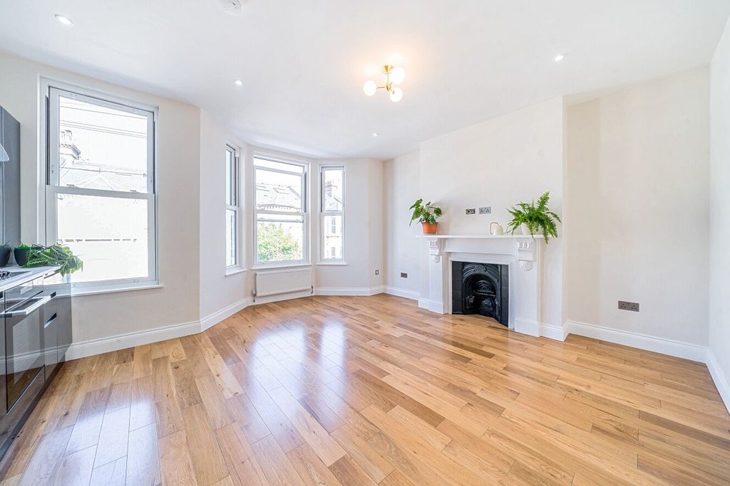 Property photo 2 of 20 Picture No. 32