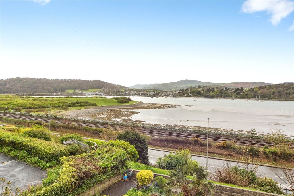 Property photo 2 of 26 Picture No. 21