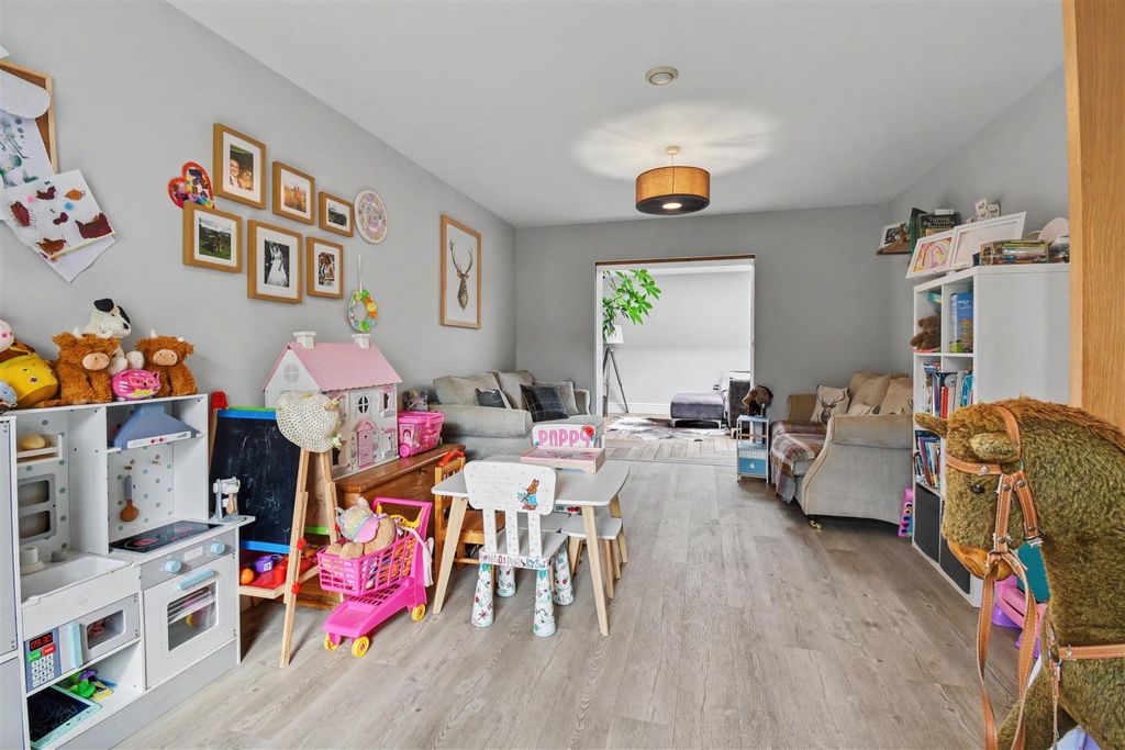 Property photo 3 of 25 Living Room