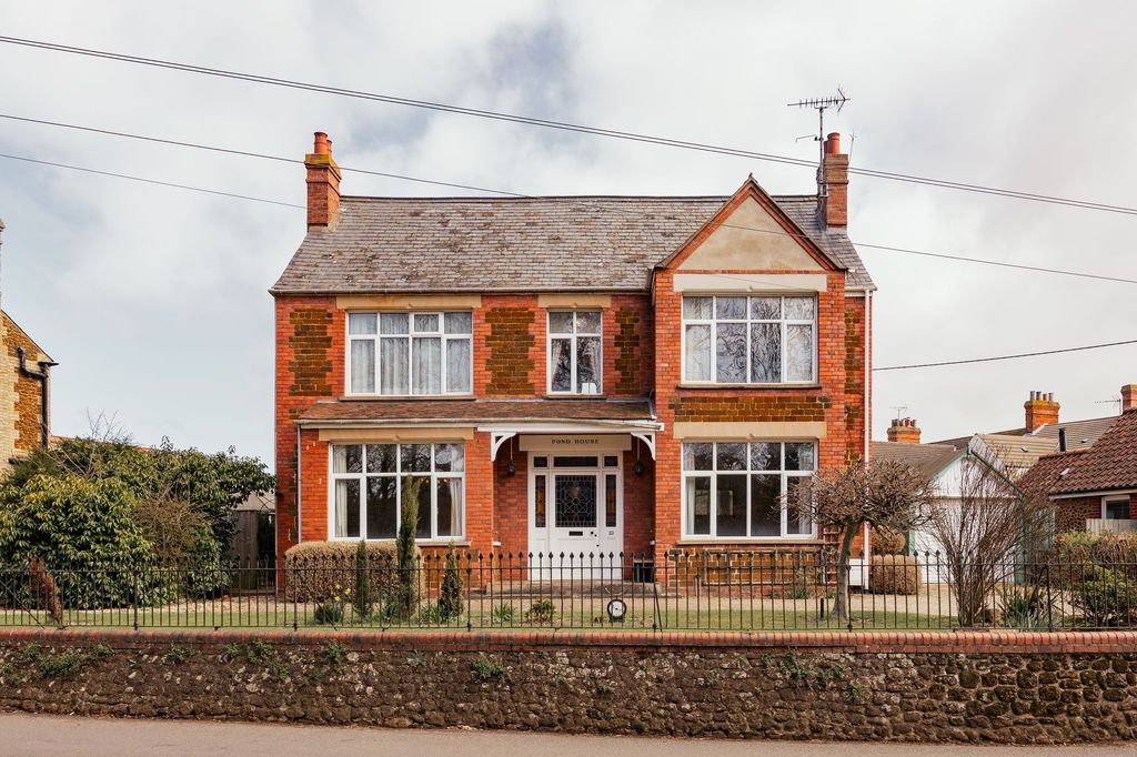 Property photo 1 of 18