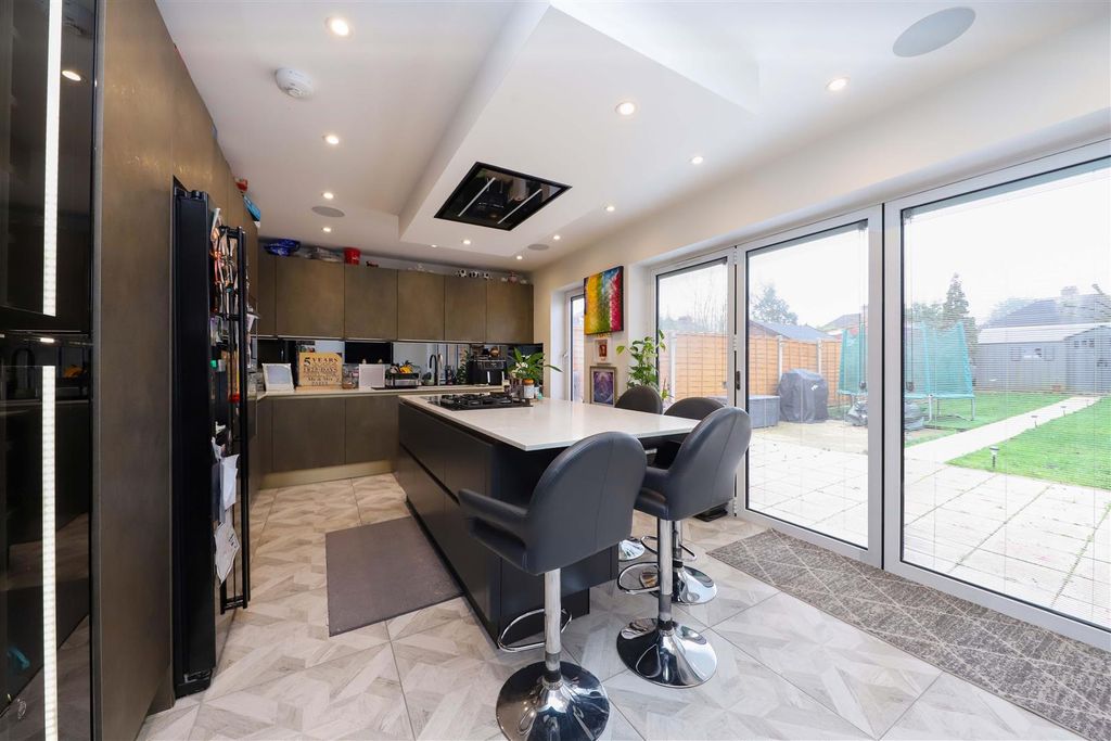 Property photo 3 of 13 Kitchen/Dining Room