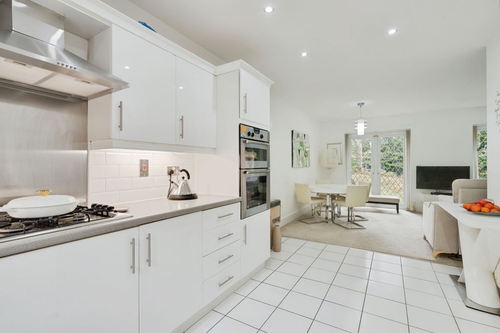 Property photo 3 of 17 Photo