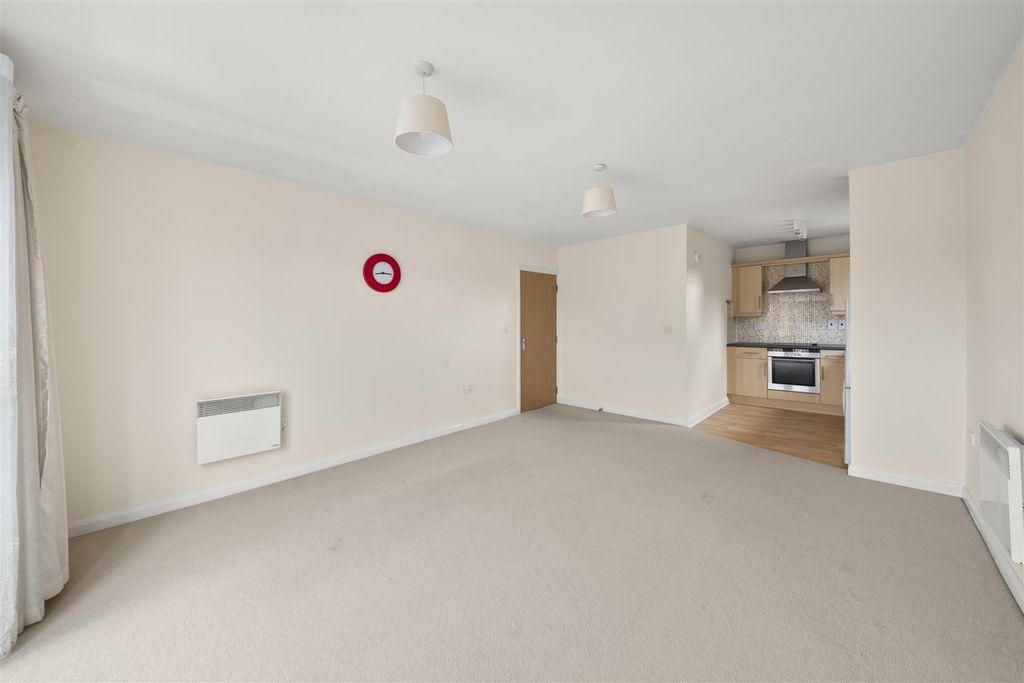 Property photo 3 of 12