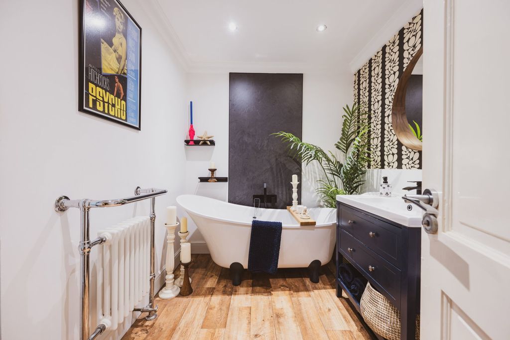 Property photo 2 of 39