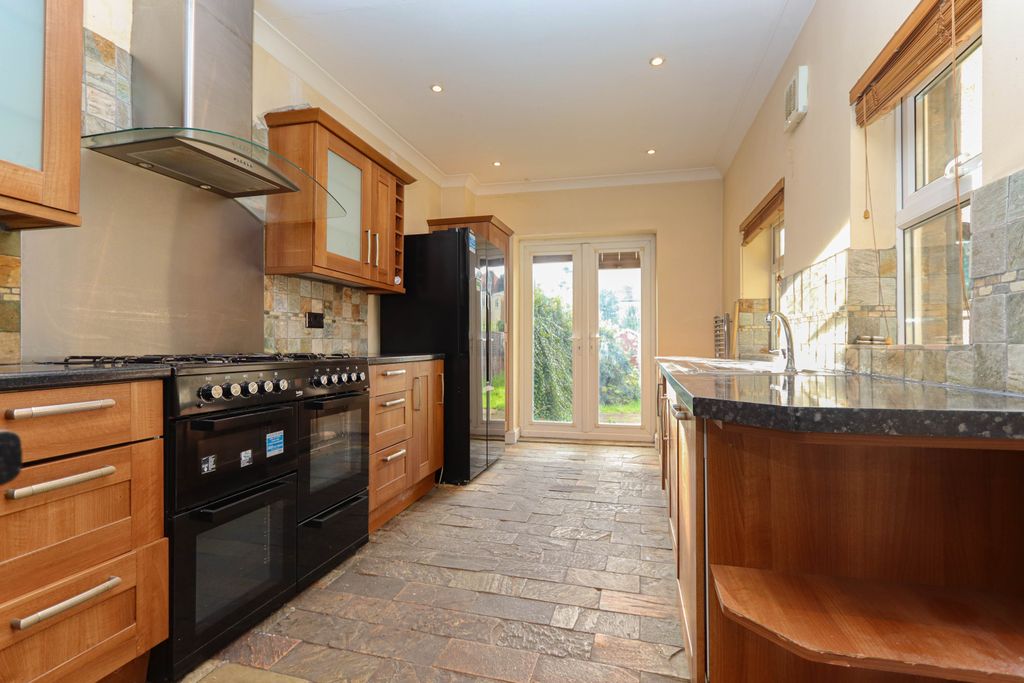 Property photo 2 of 13 Photo 02